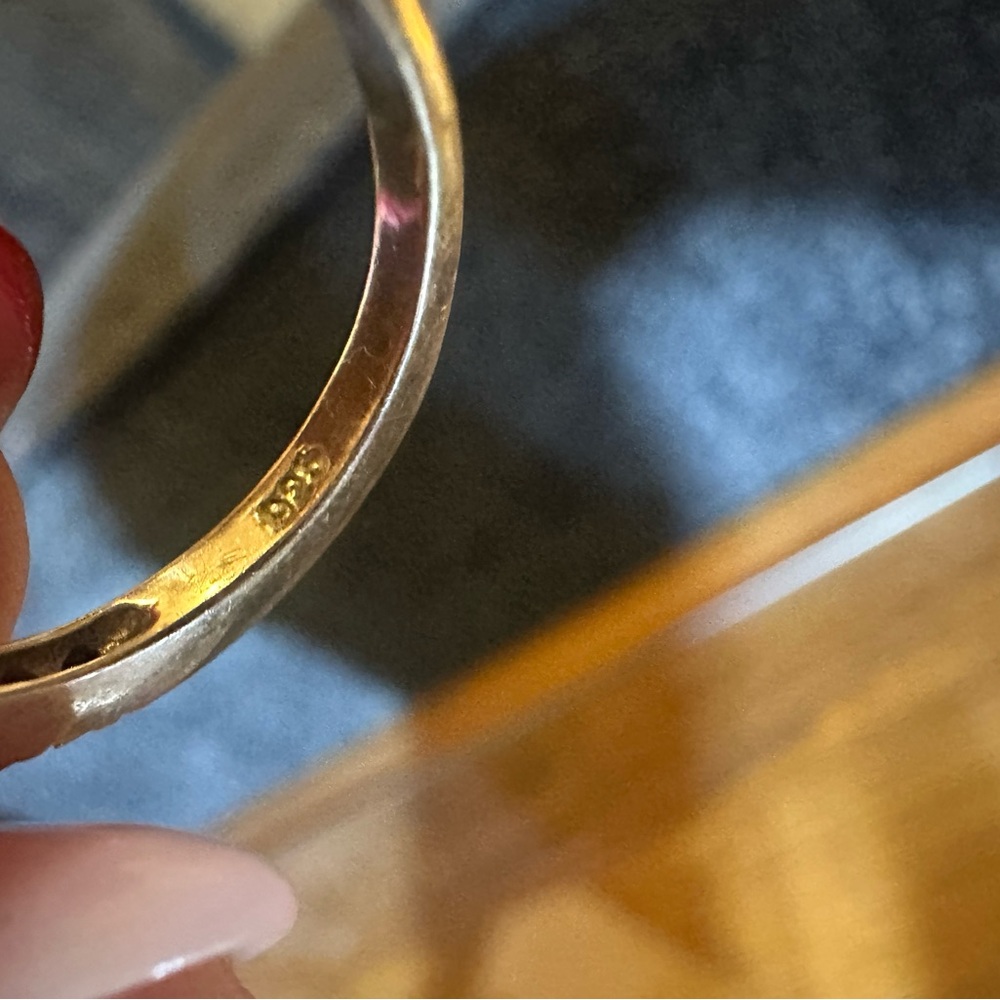 Elegant Silver Ring with Yellow Gemstone - Picture 4 of 4